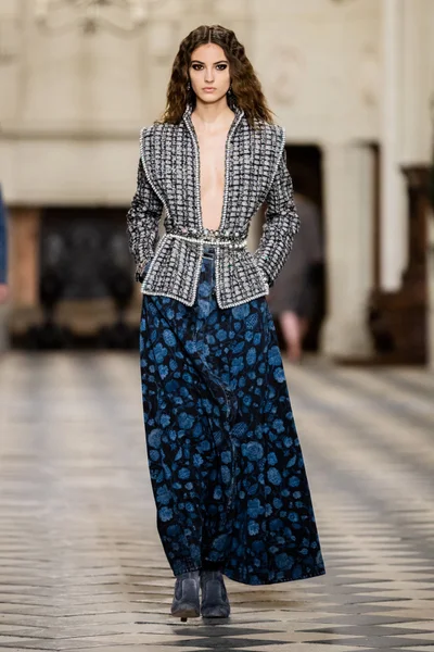 Look 19